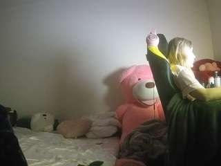 voyeurcam-sexy-little-ana-01