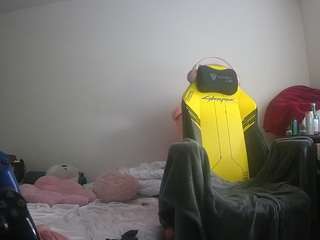 Dieses Model ist jetzt live. voyeurcam-sexy-little-ana-01