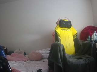 यह मॉडल अभी लाइव है. voyeurcam-sexy-little-ana-01