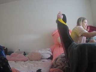 Este modelo está ao vivo agora. voyeurcam-sexy-little-ana-01