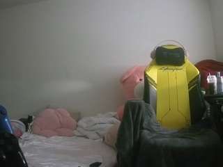 该模特正在直播。 voyeurcam-sexy-little-ana-01