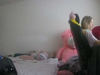 voyeurcam-sexy-little-ana-01
