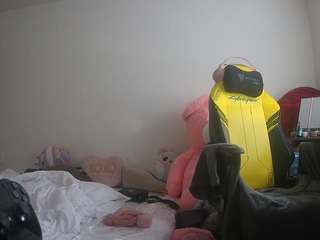 voyeurcam-sexy-little-ana-01