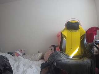 voyeurcam-sexy-little-ana-01