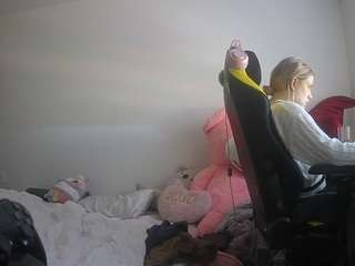 voyeurcam-sexy-little-ana-01