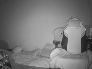 voyeurcam-sexy-little-ana-01