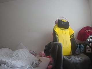 voyeurcam-sexy-little-ana-01