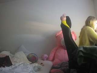 voyeurcam-sexy-little-ana-01