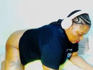 CocoFlames75 live cam preview