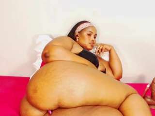 divinebooty93 webcam model