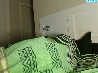 LusciousLipsT live cam — amateur, living room, wet