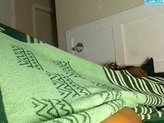 LusciousLipsT live cam — amateur, living room, wet