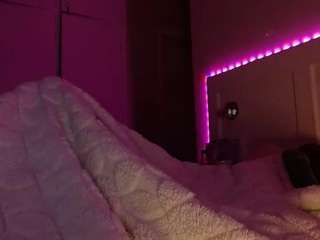 lusciouslipst's live room