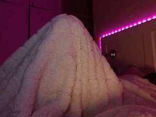 lusciouslipst live webcam show