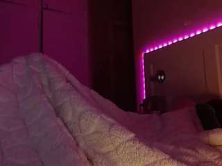 lusciouslipst live webcam show