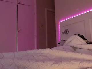 lusciouslipst live webcam show