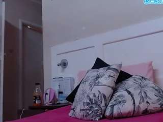lusciouslipst live webcam show
