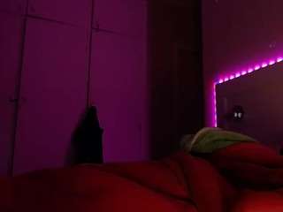 LusciousLipsT live webcam show