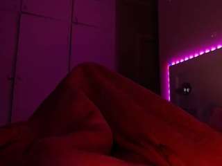 LusciousLipsT live webcam show