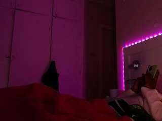 LusciousLipsT live webcam show