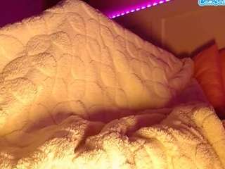 LusciousLipsT live webcam show
