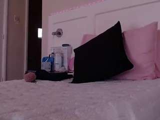 LusciousLipsT live webcam show
