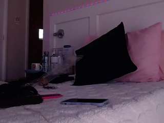 LusciousLipsT live webcam show