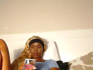 LusciousLipsT's Live Sex Cam Show