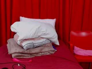 sexybustyboobs87's live room