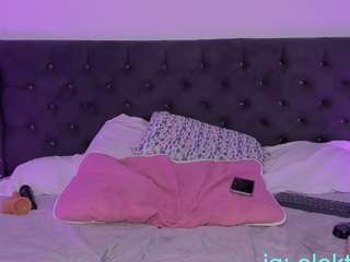 Live webcam model glektragray on Soda Cams