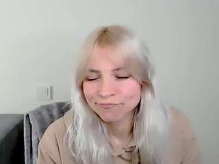 kristihoward's CamSoda show and profile