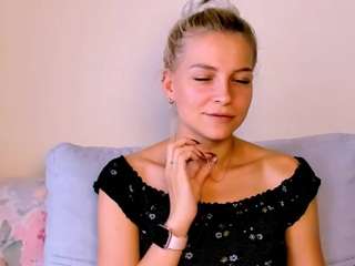 kristihoward's live room