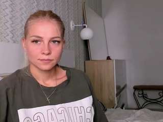 KristiHoward live cam preview