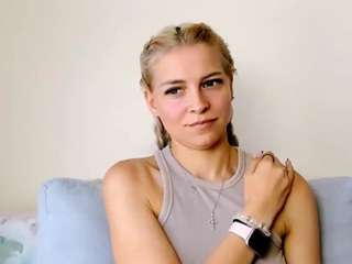 KristiHoward live cam preview