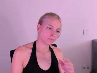 KristiHoward live cam preview