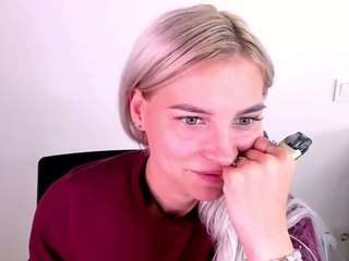 KristiHoward live cam preview