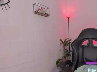 هذا النموذج مباشر الآن. alyconner