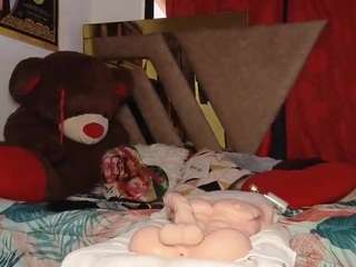 READY FOR YOU TO BREAK MY CAKE