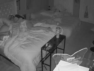 voyeurcam-house-char... webcam