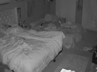 voyeurcam-house-char... webcam