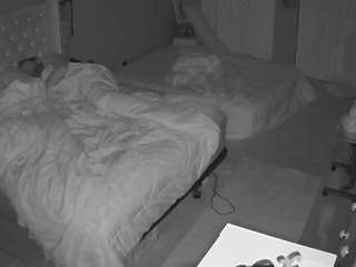 voyeurcam-house-char... webcam
