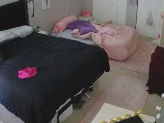 voyeurcam-house-char... webcam