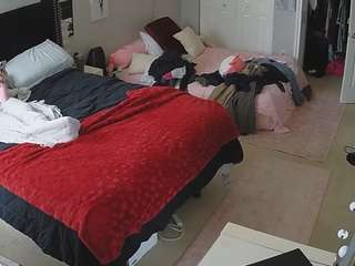 voyeurcam-house-char... webcam