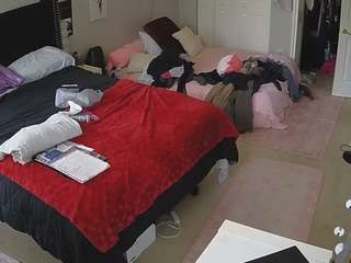 voyeurcam-house-char... webcam