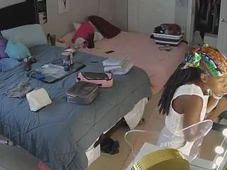 voyeurcam-house-char... webcam