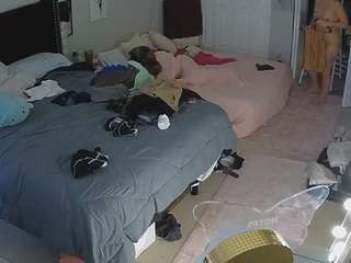 voyeurcam-house-char... webcam
