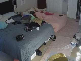 voyeurcam-house-char... webcam
