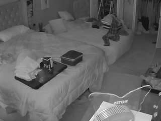 voyeurcam-house-char... webcam