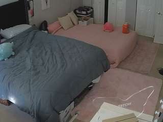 voyeurcam-house-char... webcam