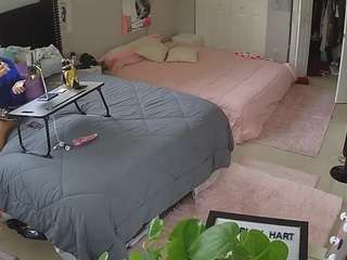 voyeurcam-house-char... webcam